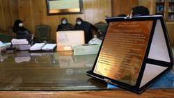 تقدیر دکتر علی اسماعیلی رئیس  دانشگاه علوم پزشکی از آقای دکتر علی رضایی حداد عضو انجمن پزشکان ایرانی در اروپا 